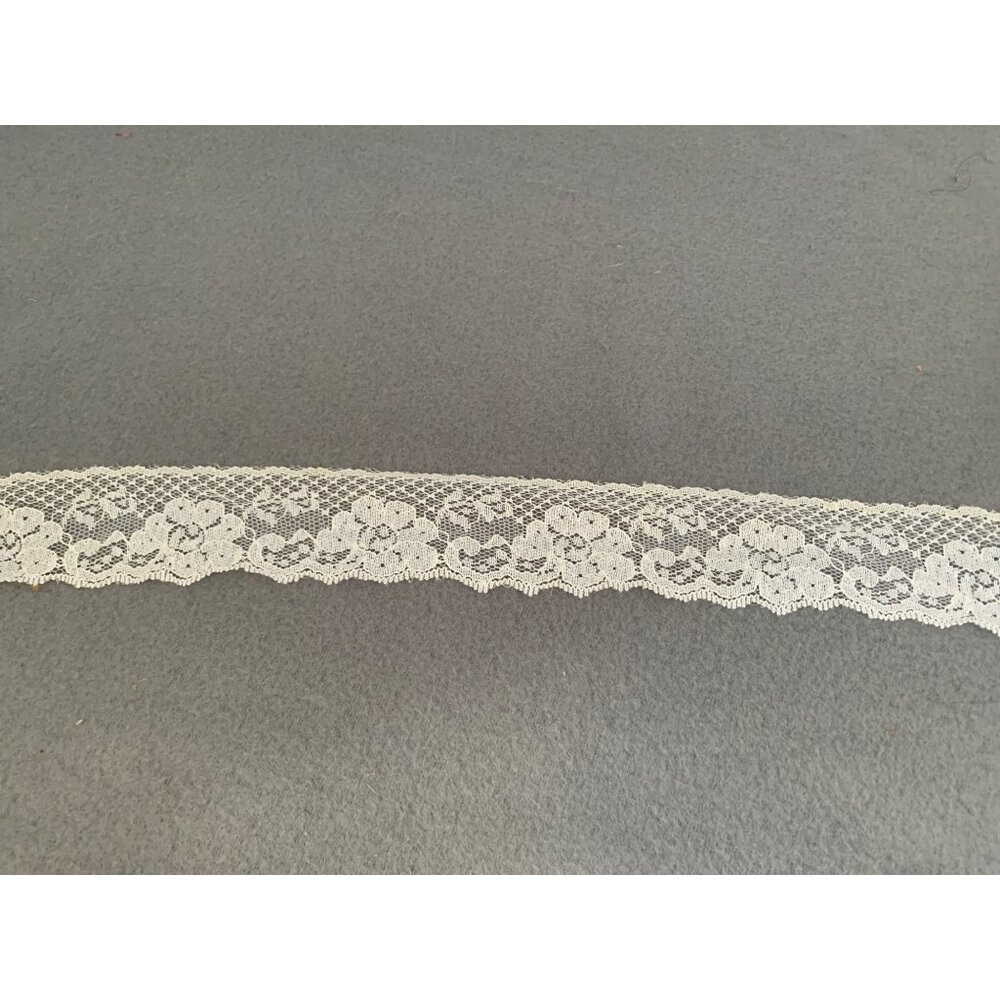 Vintage Ivory Floral Lace Trim 1.75" wide 1 yard Long